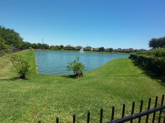 Building Photo - 25910 N Lakefair Dr