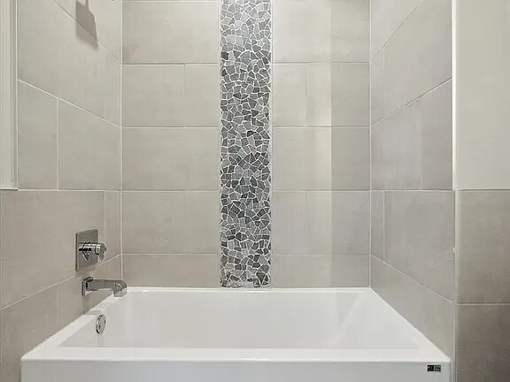 Building Photo - 2011 N Randolph St