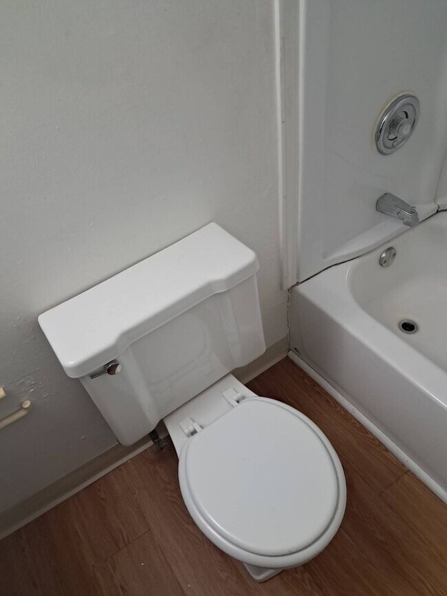 Building Photo - 8836eN95thM