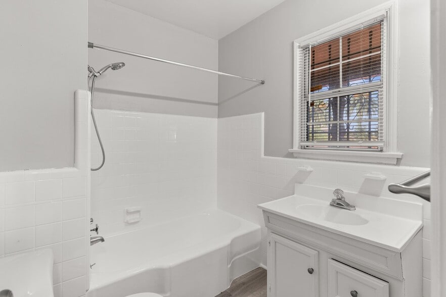 Building Photo - 801 St Louis Ave