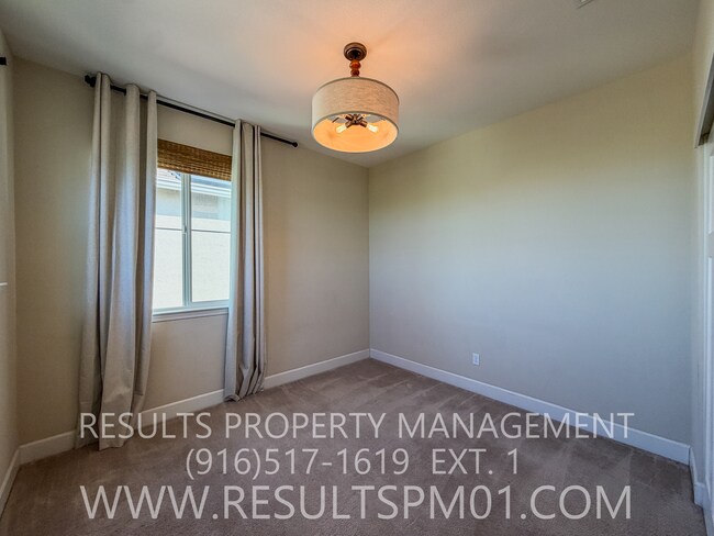 Building Photo - Must See! Lovely Former Model Smart Home 4 Bed 3 Bath
