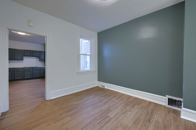 Building Photo - 227 S Ann St