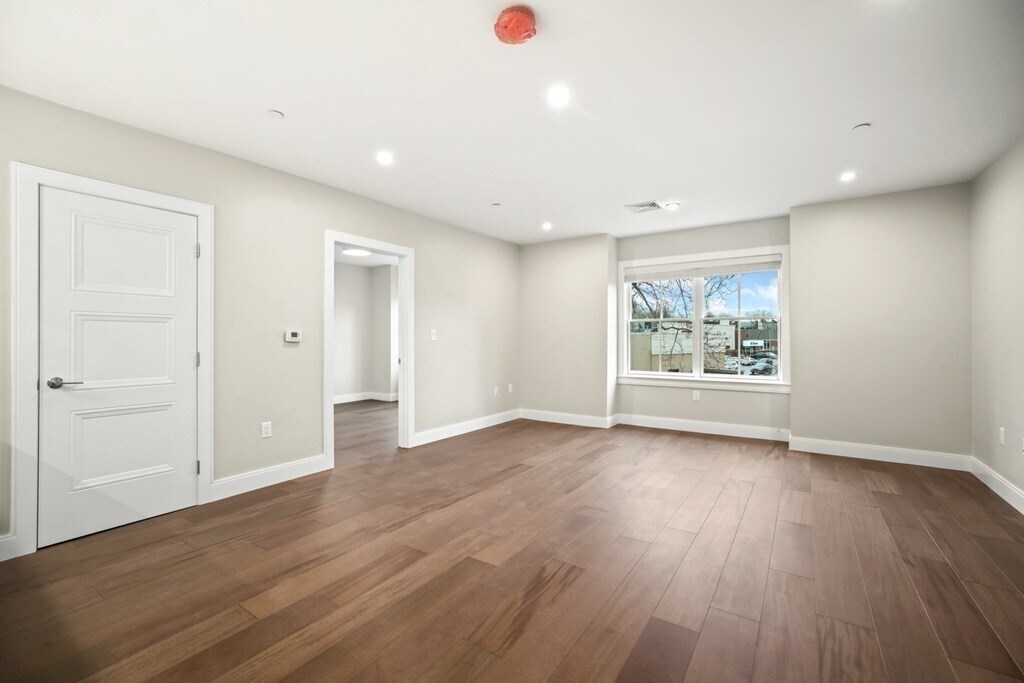 Building Photo - 425 Lagrange St