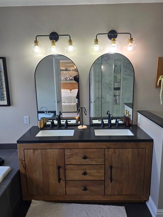 Building Photo - 117 St Charles Ct