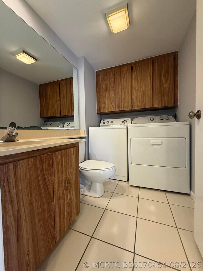Building Photo - 1603 16th Way