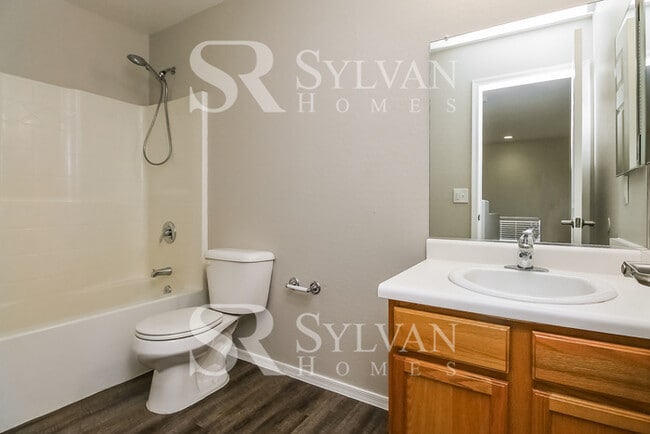 Building Photo - This lovely home is waiting for you!