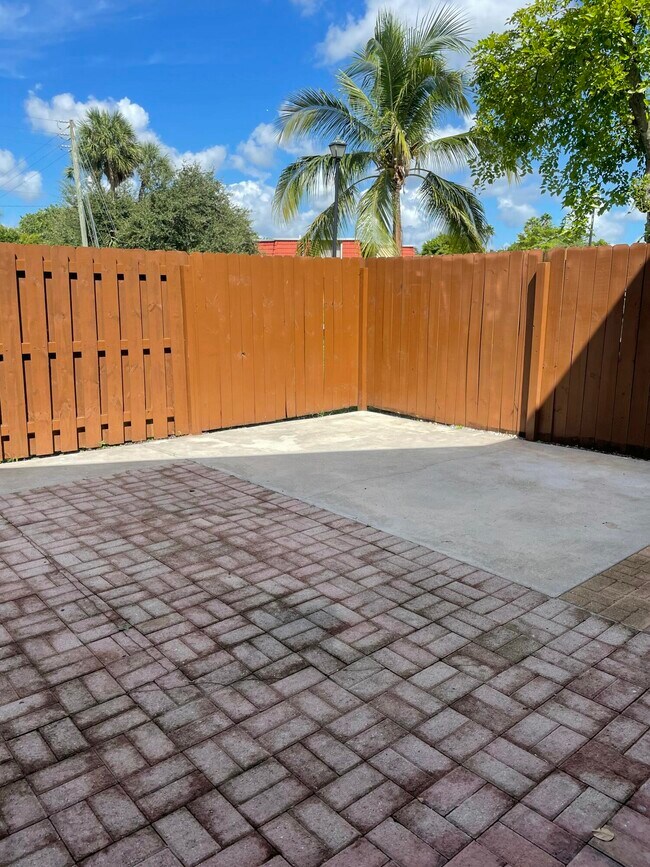 Building Photo - 22976 Oxford Pl