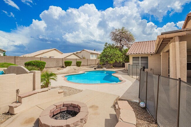 Building Photo - New Listing in Avondale