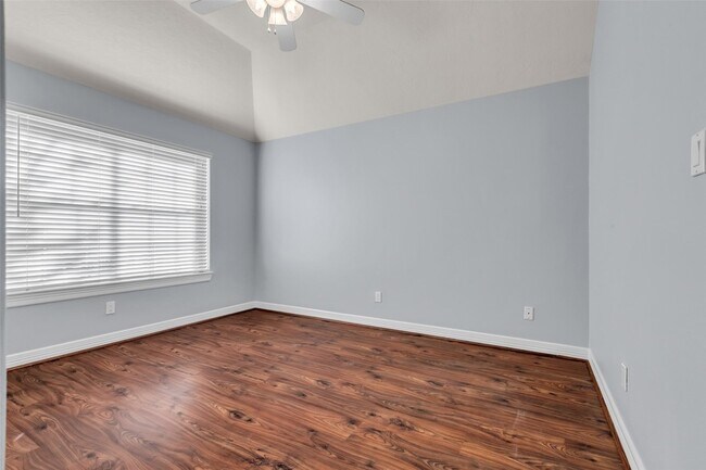 Building Photo - 35 W Pines Dr