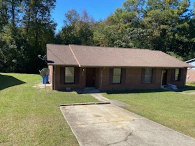 Primary Photo - 1966 Glenwick Dr