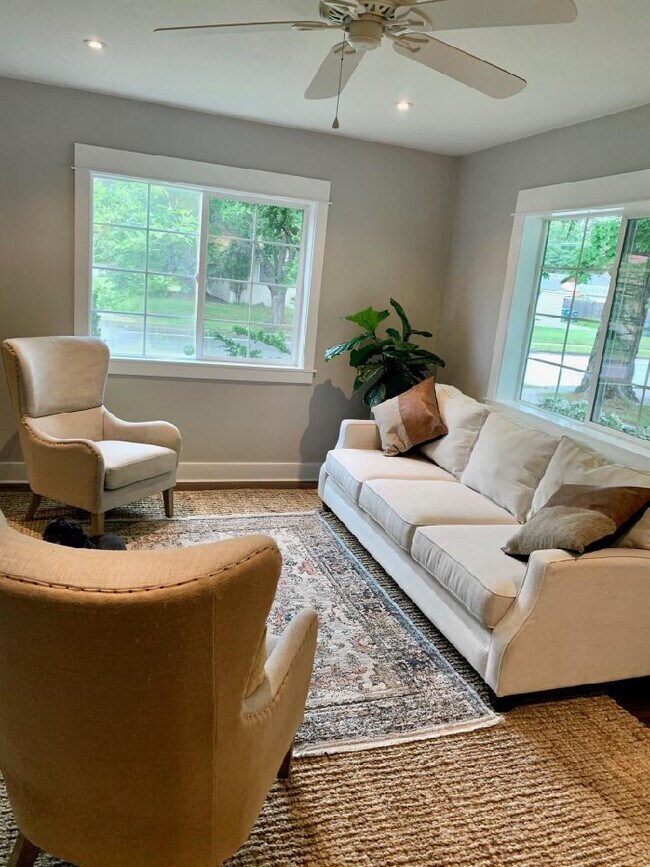 Living room - 224 S 14th St