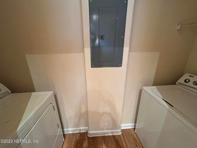 Building Photo - 8290 Park Way