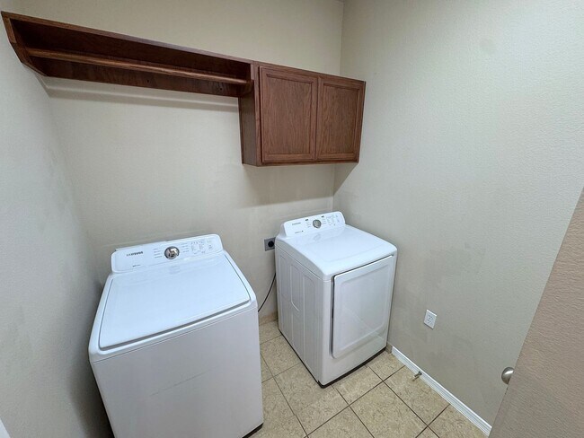 Building Photo - Northeast El Paso 3 Bed/2 Bath Refrig A/C