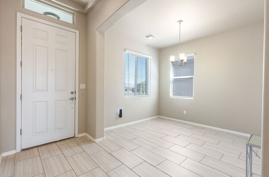 Building Photo - 2313 Melon Ridge Loop NE