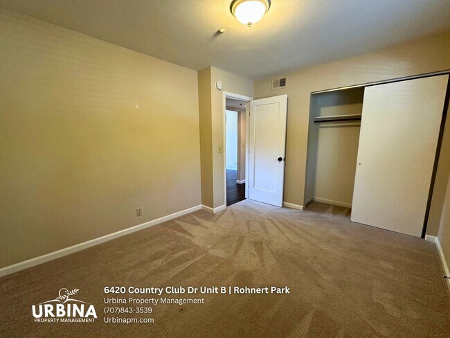 Building Photo - 6420 Country Club Dr