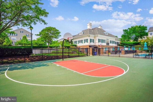 Building Photo - 402 Orchard Ridge Dr