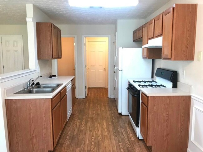 Building Photo - Spacious and Beautiful 3 Bedroom Home