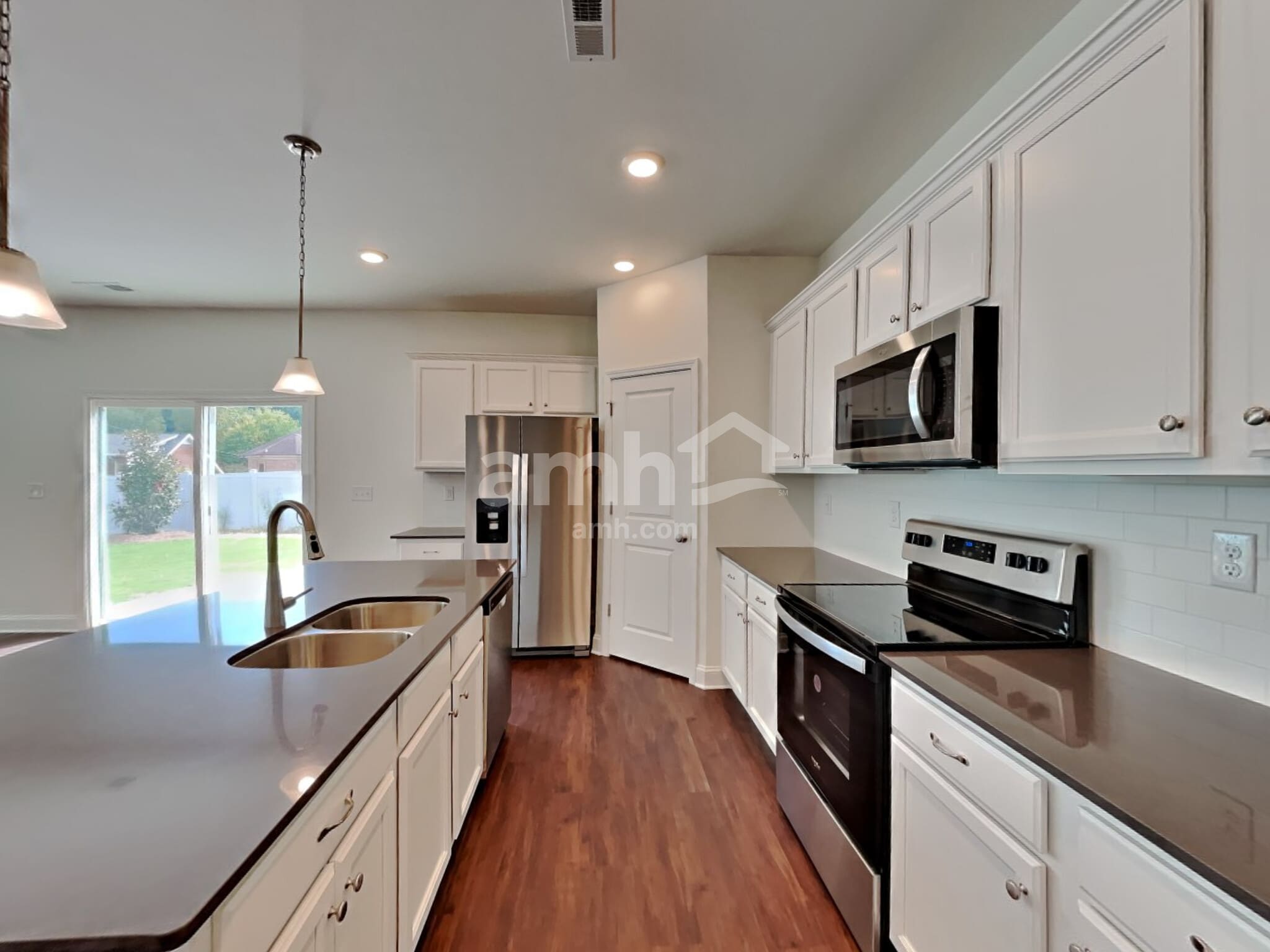 Building Photo - 560 Rivermist Dr