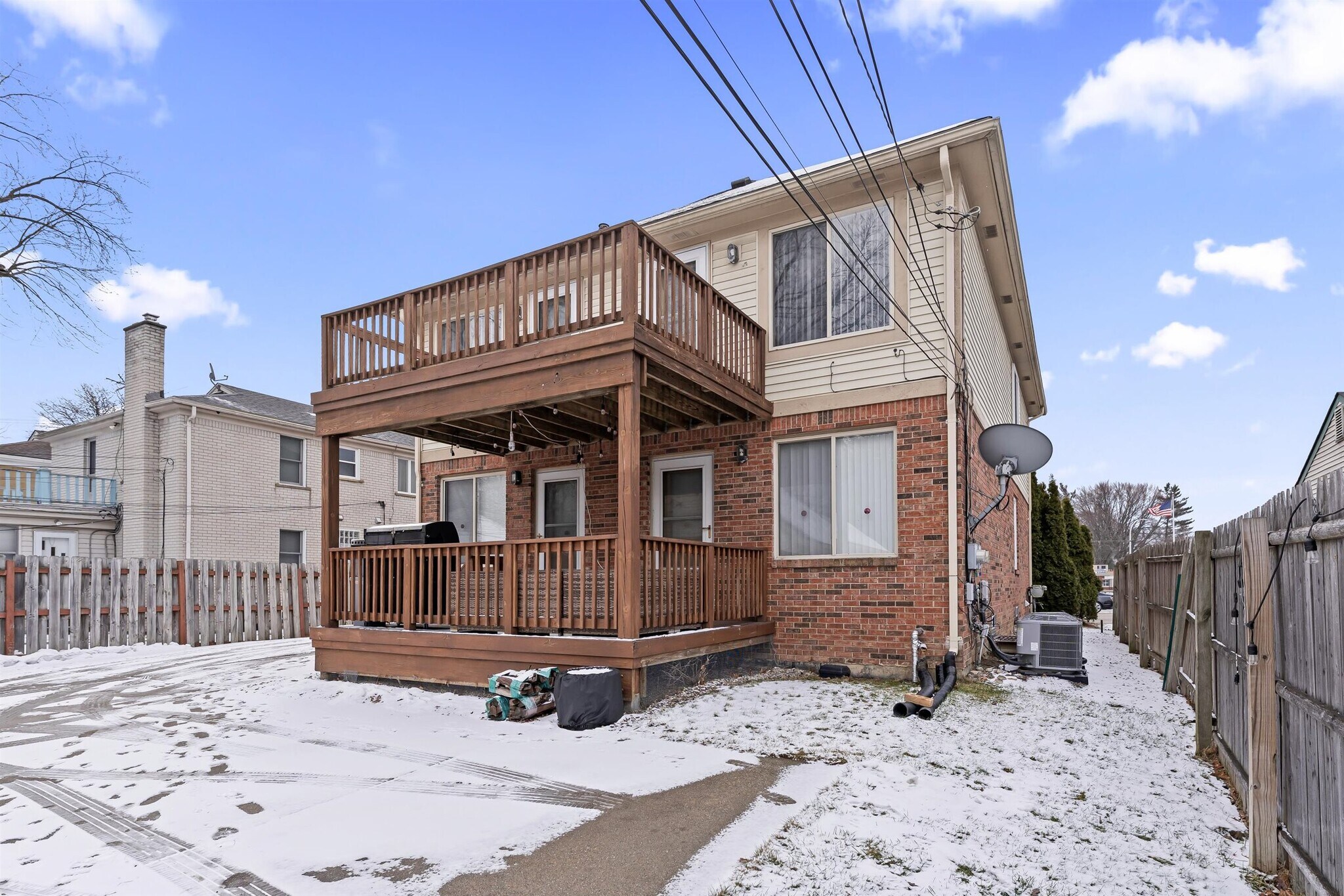 Building Photo - 512 W 12 Mile Rd