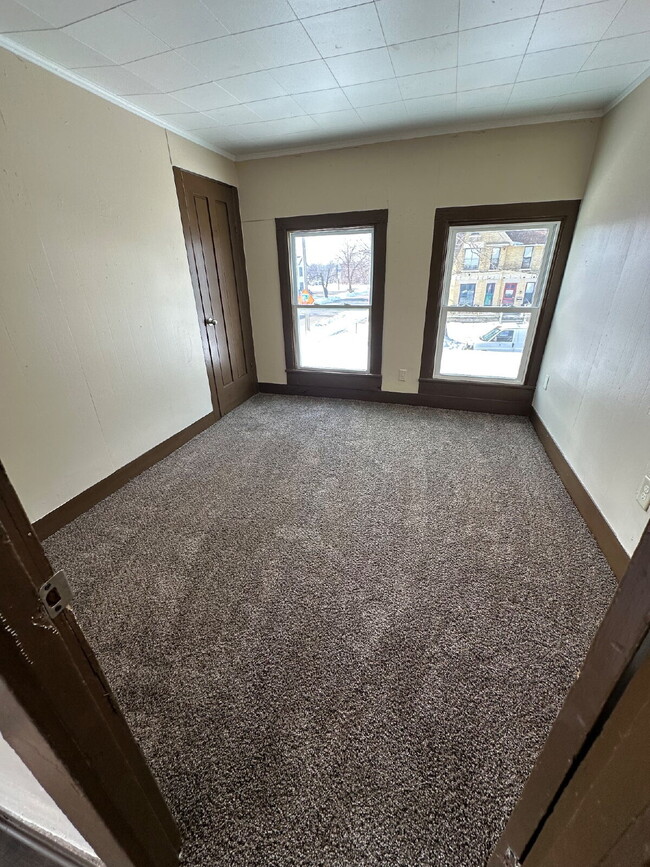 Building Photo - 171 Linn St