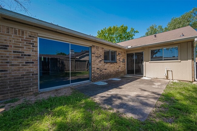 Building Photo - 319 Gentilly Dr