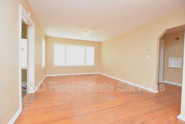 Building Photo - 738 E Valencia St