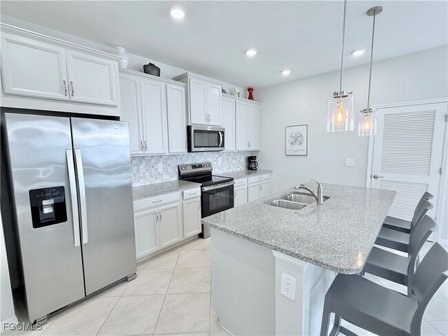 Building Photo - 3029 Royal Gardens Ave