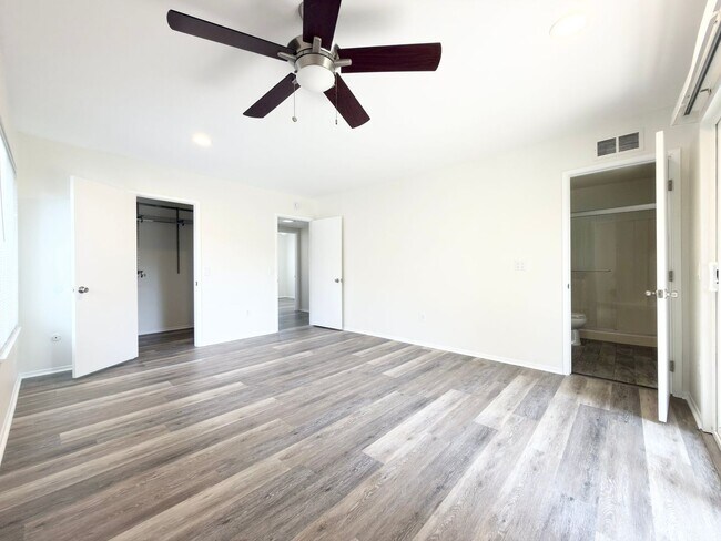 Building Photo - Spacious Townhome in Desirable Tiburon Community!