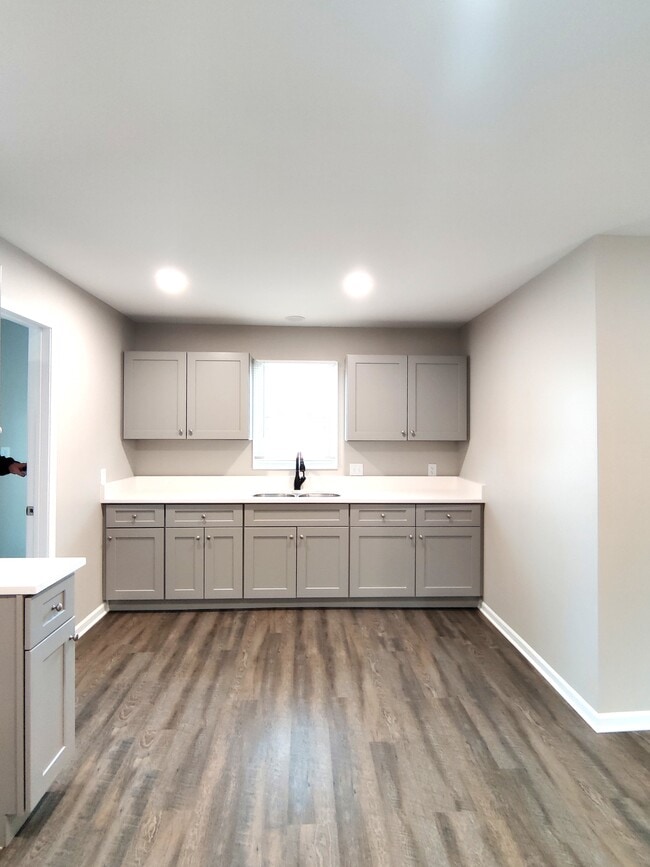 Building Photo - 410 N 3rd St