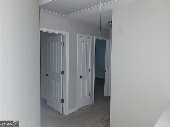 Building Photo - 573 Arrowhead Dr