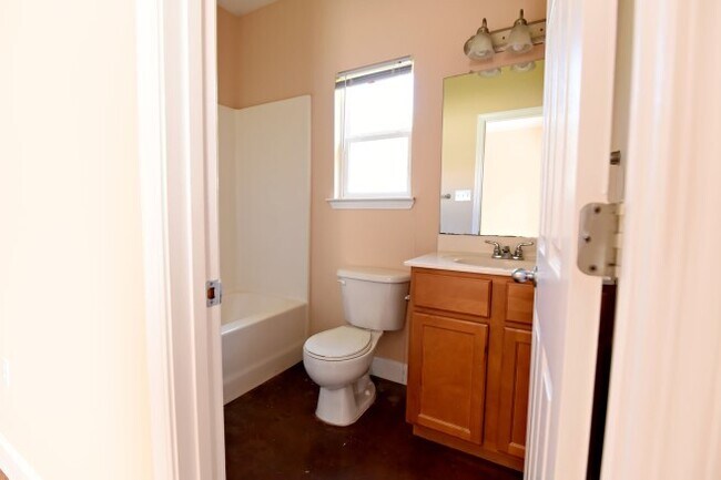 Building Photo - New Orleans Ave