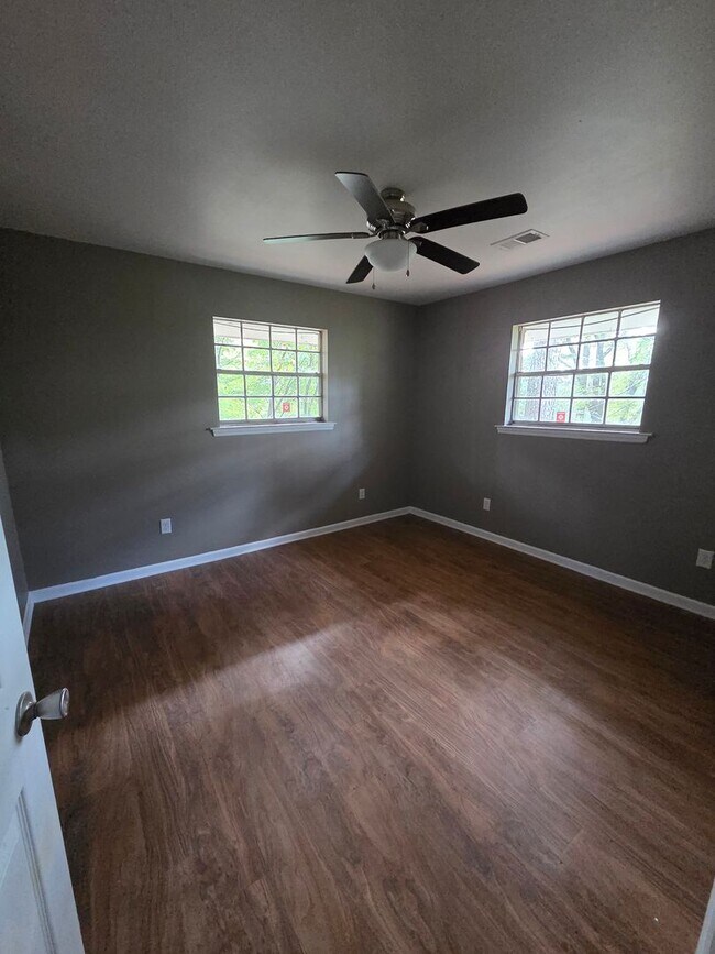 Building Photo - Modern 2-Bedroom Apartment