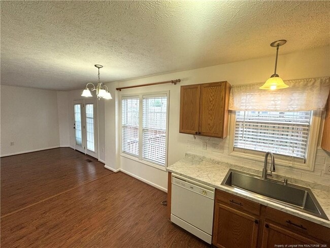 Building Photo - 1050 Roundabout Rd