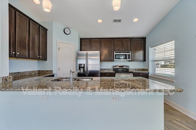 Building Photo - 2110 3rd St