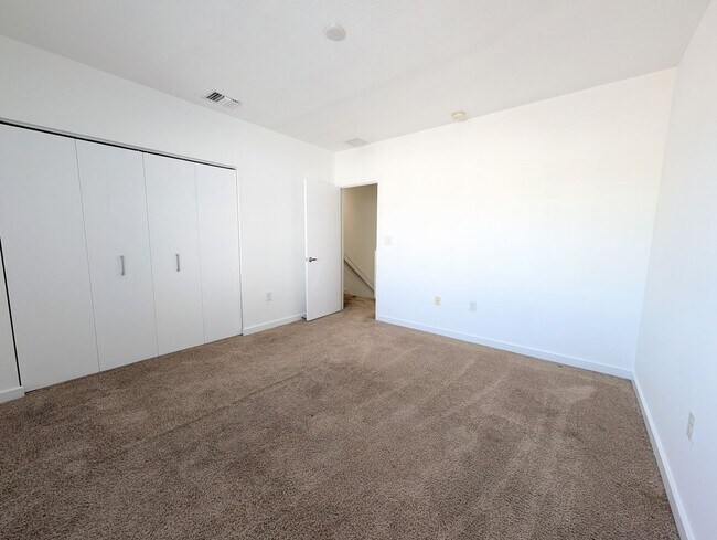 Building Photo - Gorgeous 2BR/2.5BA Townhouse in Gated Community – Lauderhill