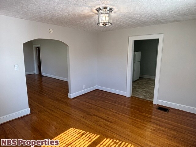 Building Photo - 5302 Villa Rd