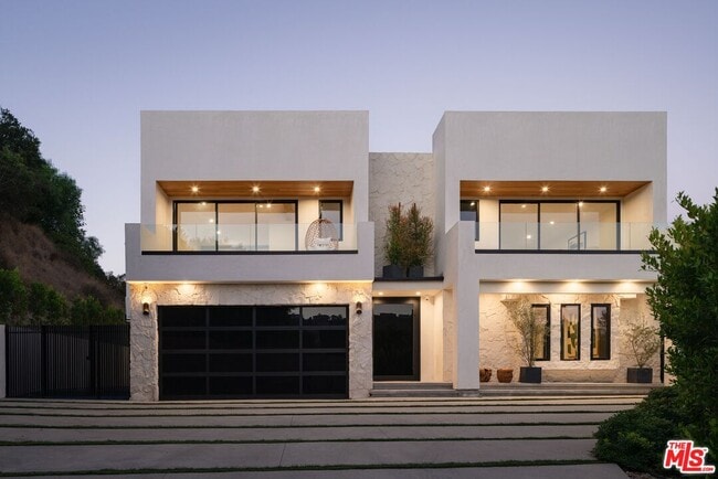 Building Photo - 2608 Zorada Dr