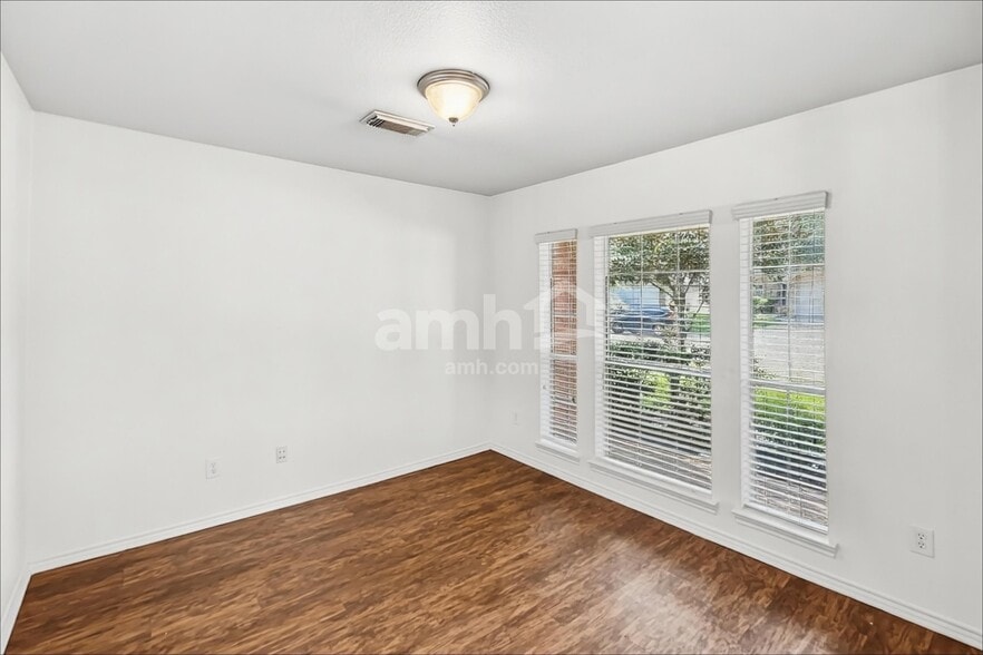 Building Photo - 11011 Pierce Valley Dr