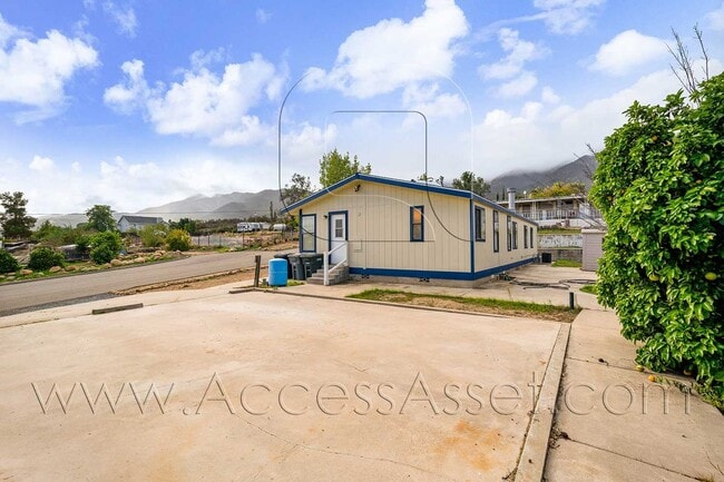 Building Photo - Private 3 Bed /2 Bath Home With Scenic Views In Lake Elsinore!