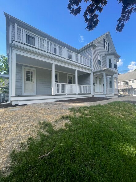 Building Photo - 118 School St