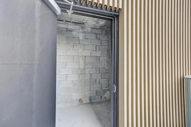 Building Photo - 9221 E Bay Harbor Dr