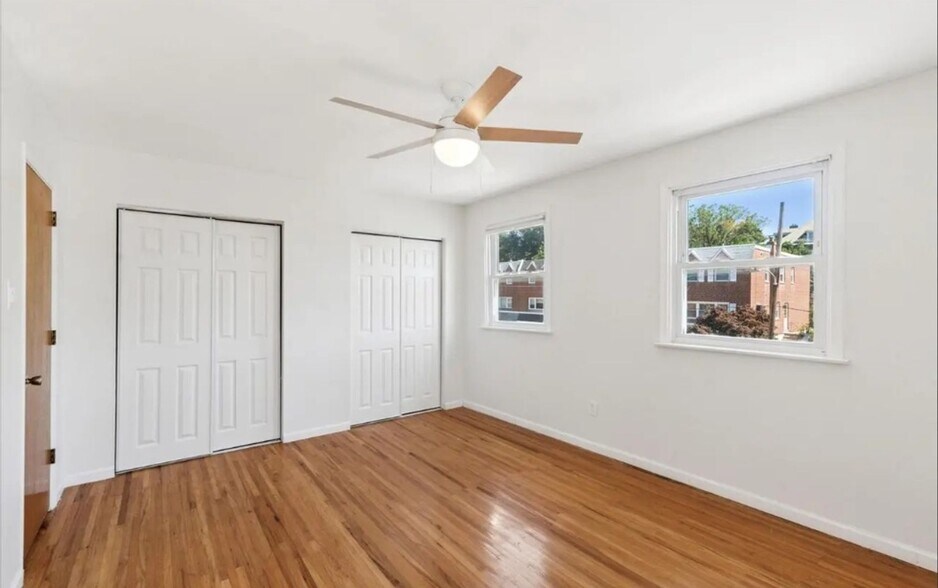 Building Photo - 7504 Valley Ave