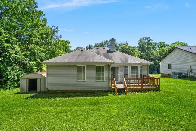 Building Photo - 3 Bedroom Home For Rent in Sango Area!