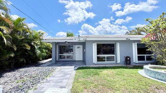 Building Photo - 620 NE 19th Ave