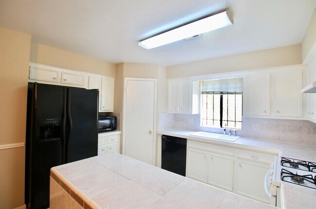 Building Photo - 7862 Split Oak Dr