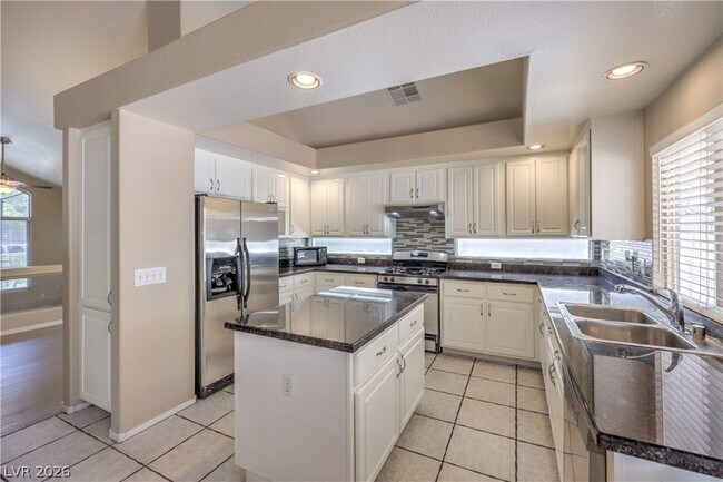 Building Photo - 10035 S Daybreak Dew Ct