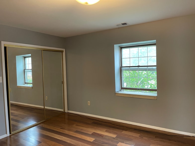 Building Photo - 7238 Kennedy Ave