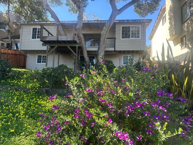 Building Photo - Charming New Monterey Home with Bay Views with all utilities included