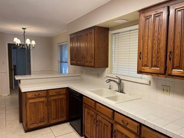 Building Photo - 922 Kingston Dr