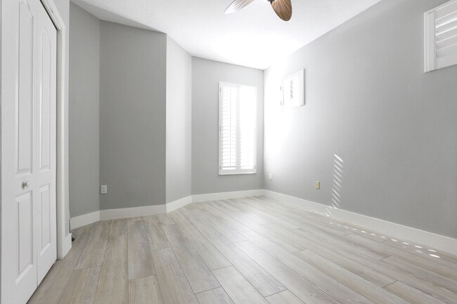 Building Photo - Pet-friendly, Newly Remodeled 2bd/2bth in Palmer Ranch